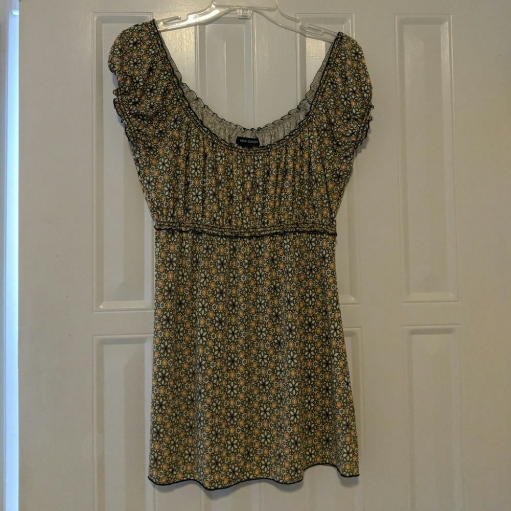 Off-shoulder top with ruffle border